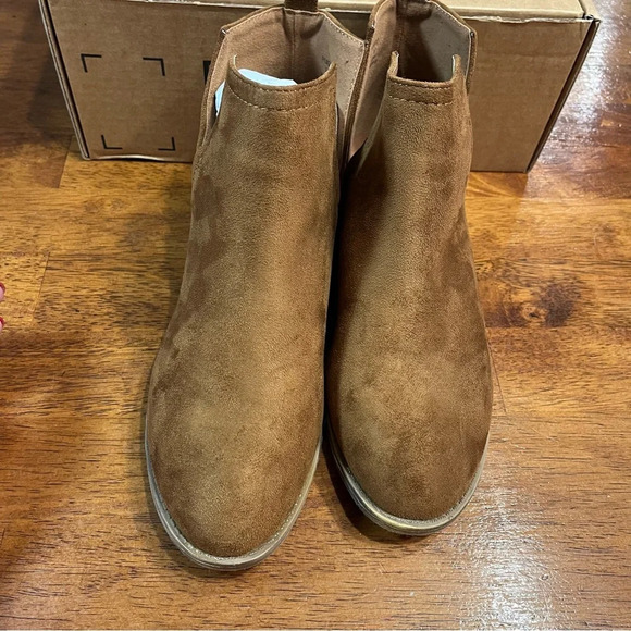 New Journee Collection Womens Rimi Bootie Vegan Suede Ankle Boot Camel Size 10 - Picture 8 of 9